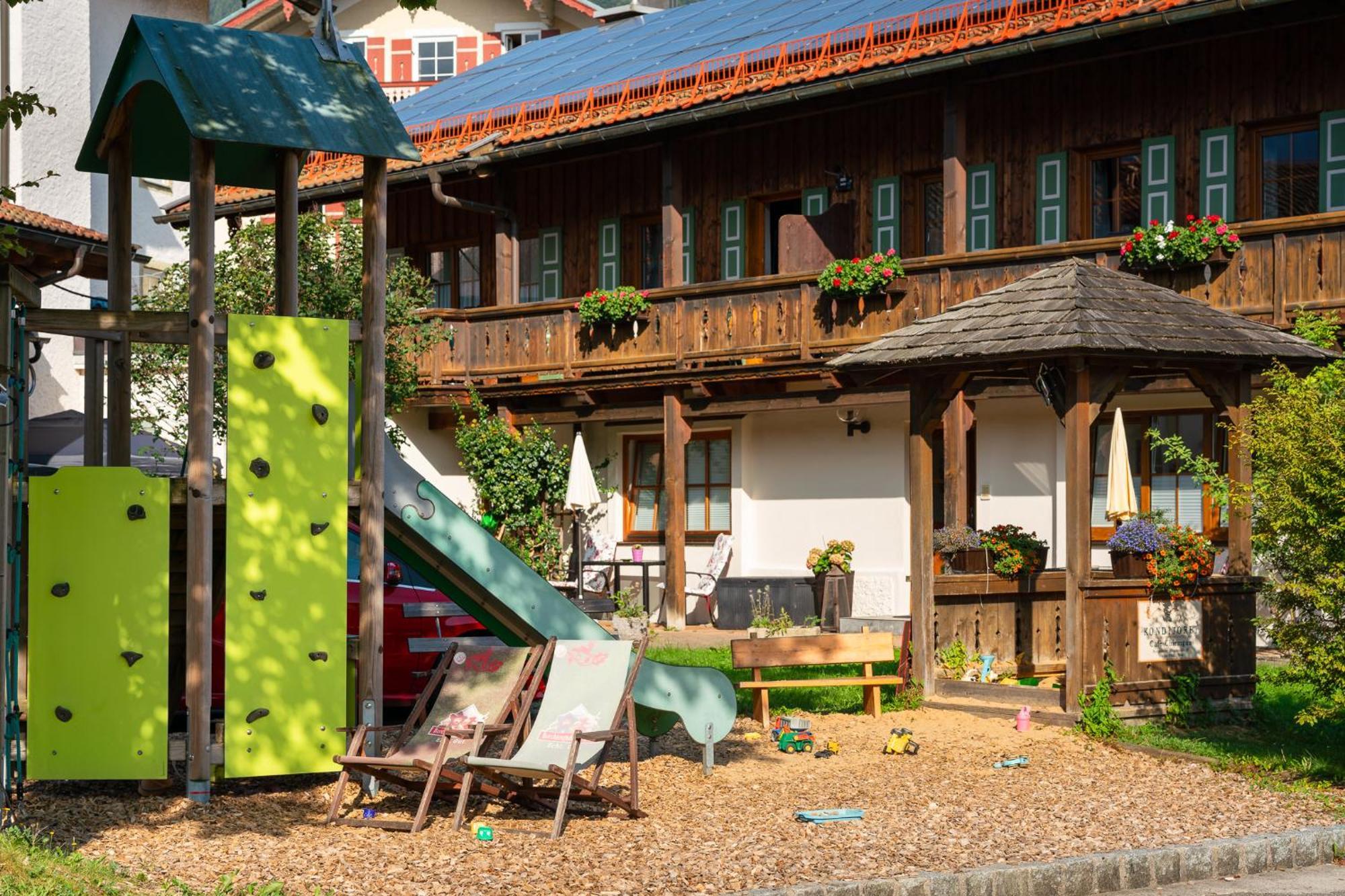 Cafe Chiemgau Und Gaestehaus Ruhpolding Exterior photo